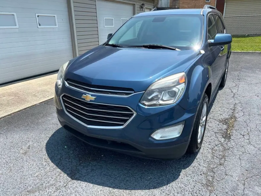 2017 Chevrolet Equinox LT photo 1