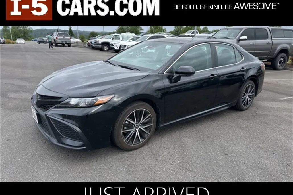 2024 Toyota Camry SE photo 1