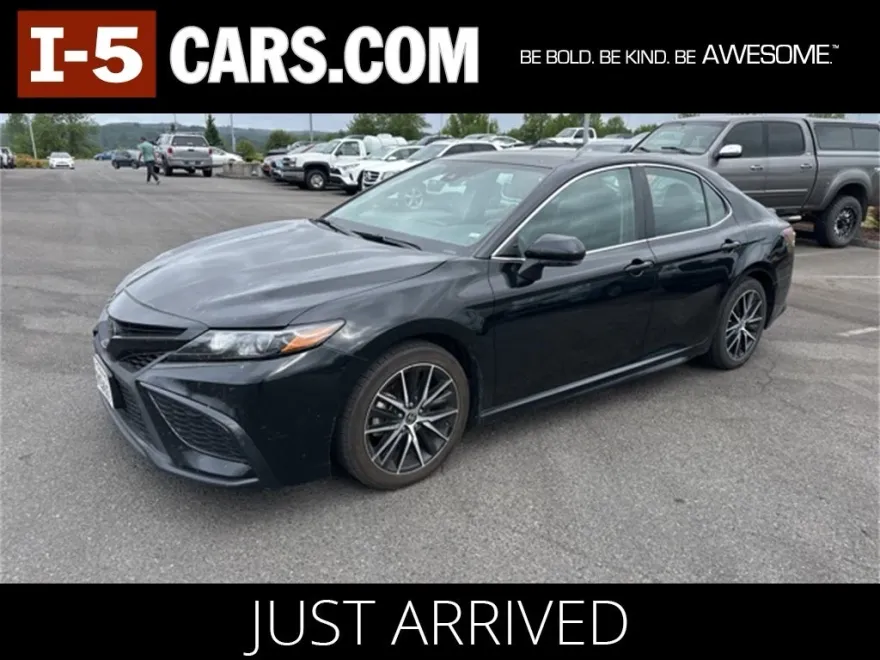 2024 Toyota Camry SE photo 1