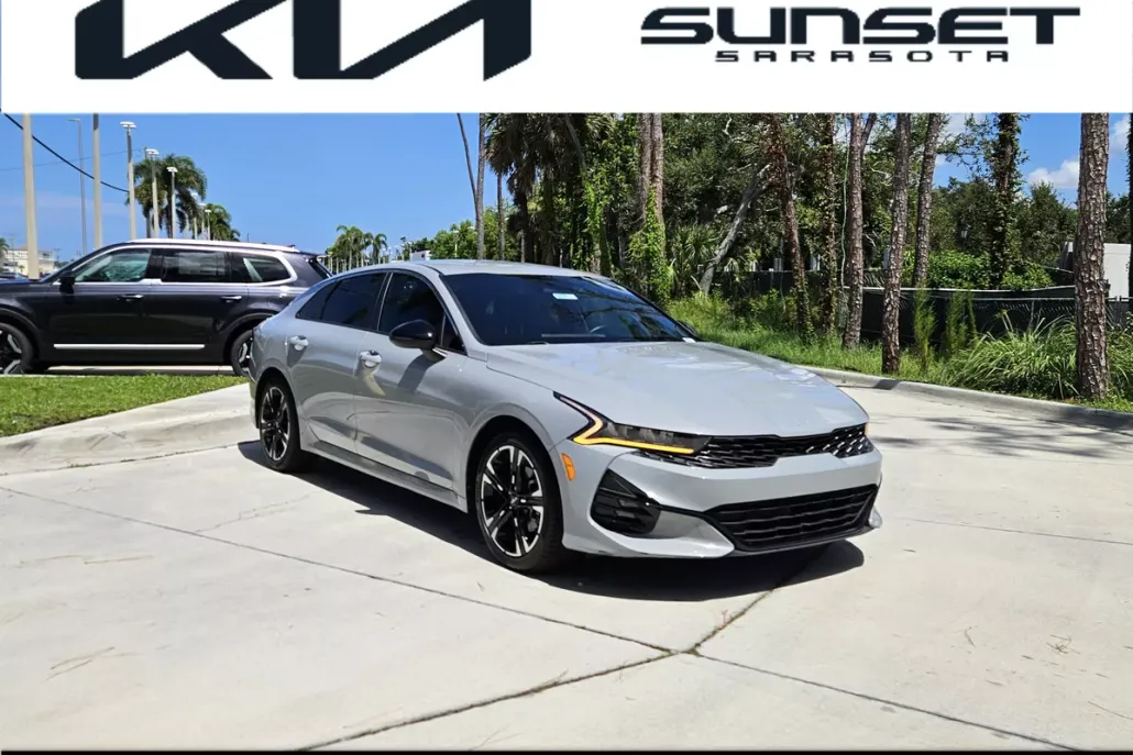 2022 Kia K5 GT-Line photo 1
