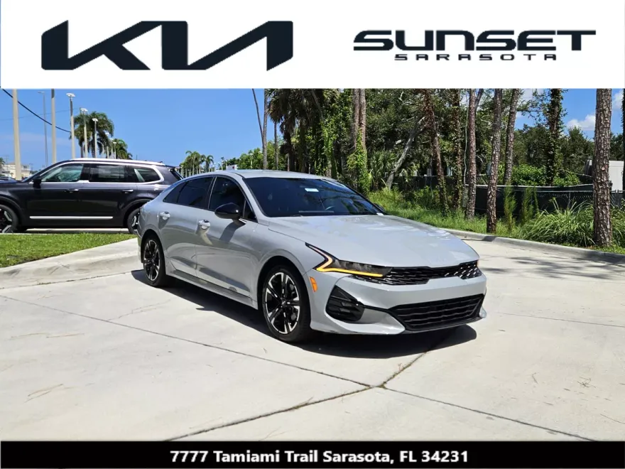 2022 Kia K5 GT-Line photo 1