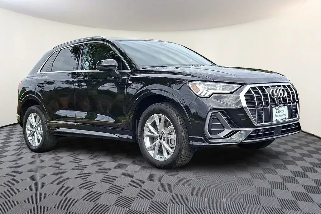 2025 Audi Q3 S line Premium photo 1