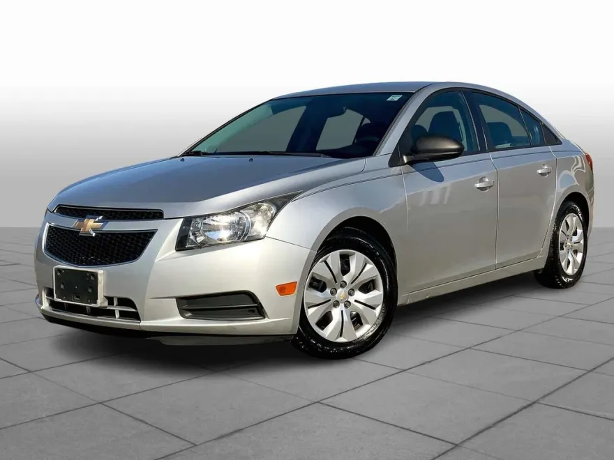 2014 Chevrolet Cruze LS photo 1