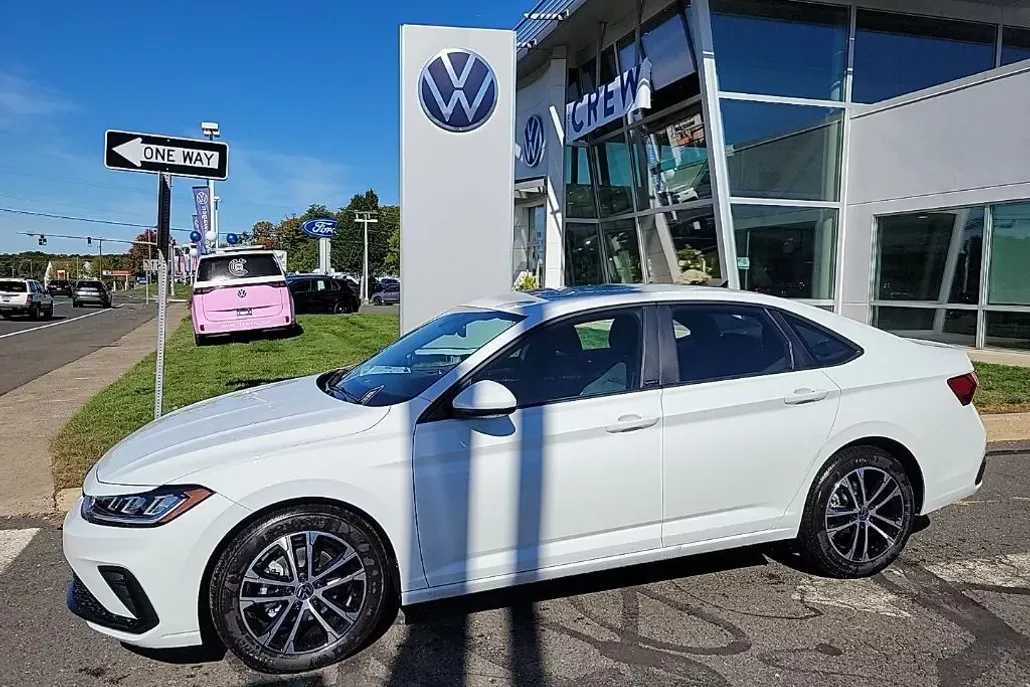 2026 Volkswagen Jetta Sport photo 1