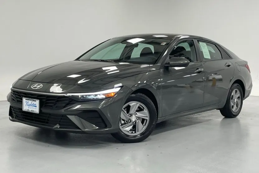 2024 Hyundai Elantra SE photo 1