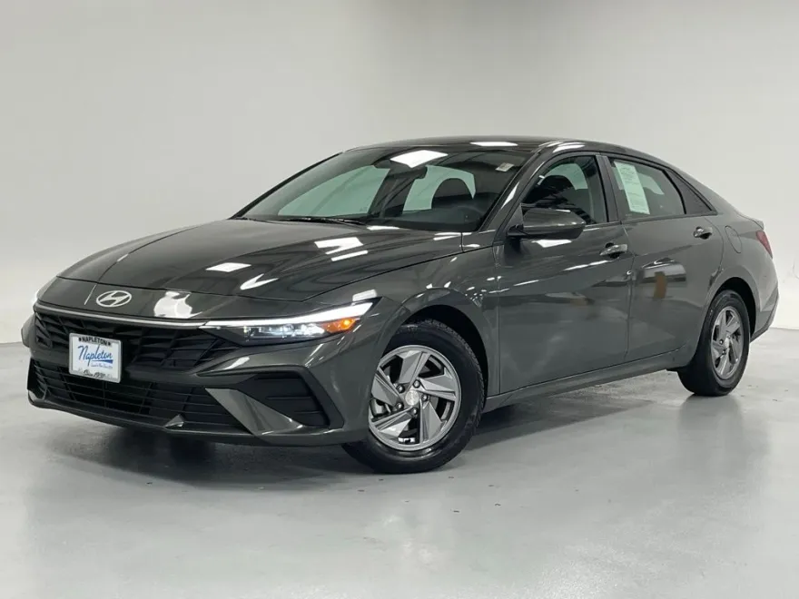 2024 Hyundai Elantra SE photo 1