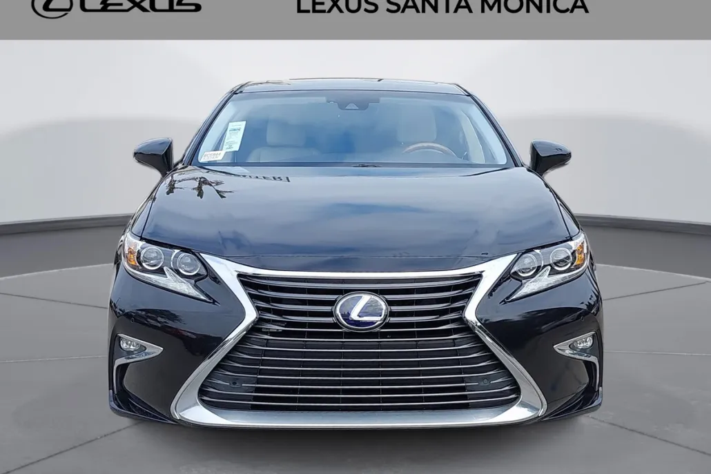 2016 Lexus ES 300h photo 1