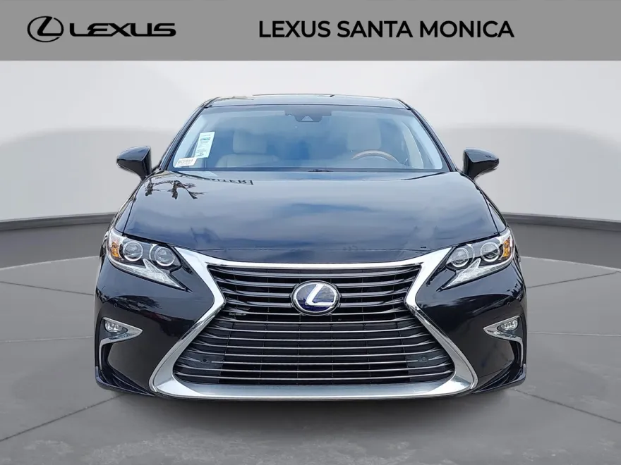 2016 Lexus ES 300h photo 1
