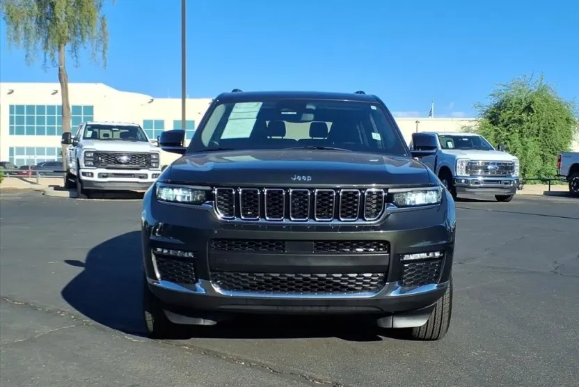 2023 Jeep Grand Cherokee Limited photo 1