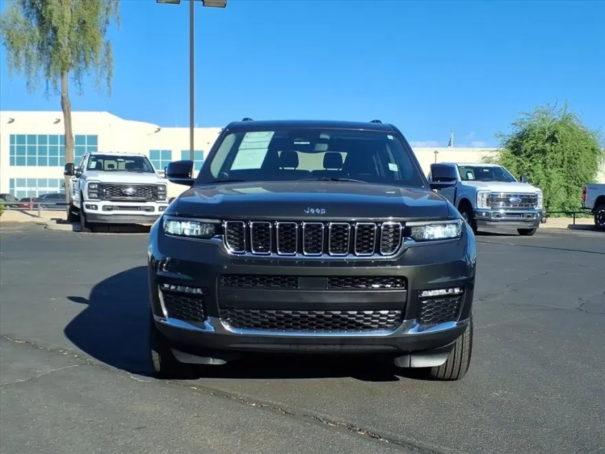2023 Jeep Grand Cherokee Limited photo 1