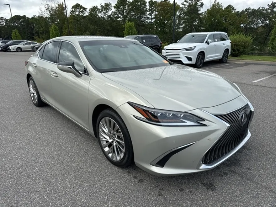 2020 Lexus ES 300h Ultra Luxury photo 1