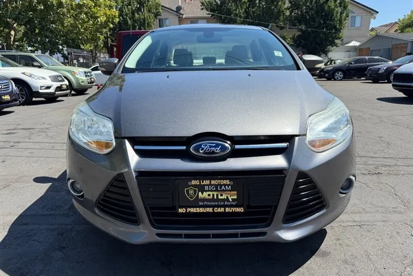 2012 Ford Focus SEL photo 1