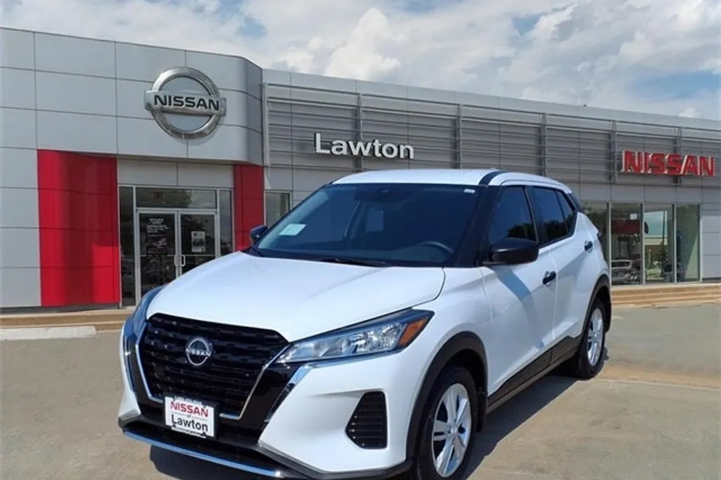 2025 Nissan Kicks Play S photo 1