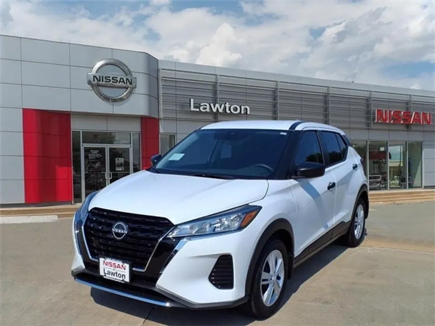 2025 Nissan Kicks Play S photo 1