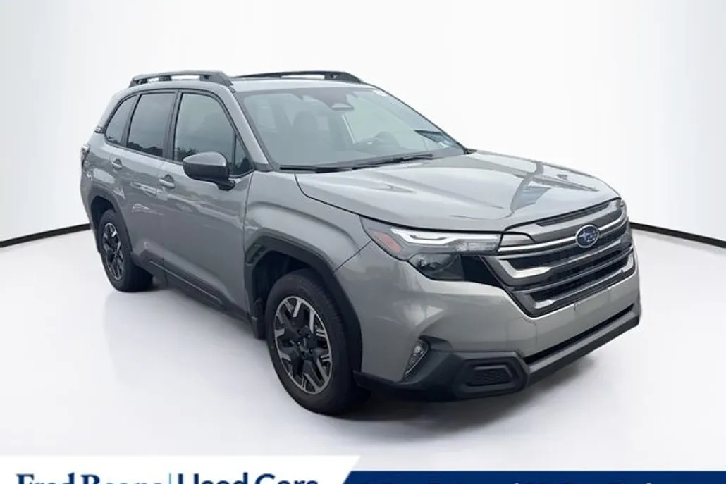 2025 Subaru Forester Premium photo 1
