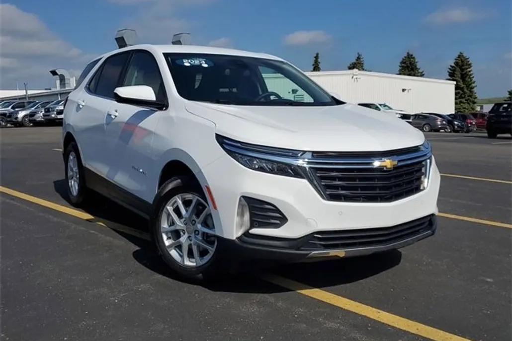 2023 Chevrolet Equinox LT photo 1