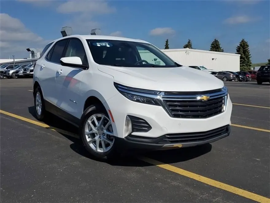 2023 Chevrolet Equinox LT photo 1