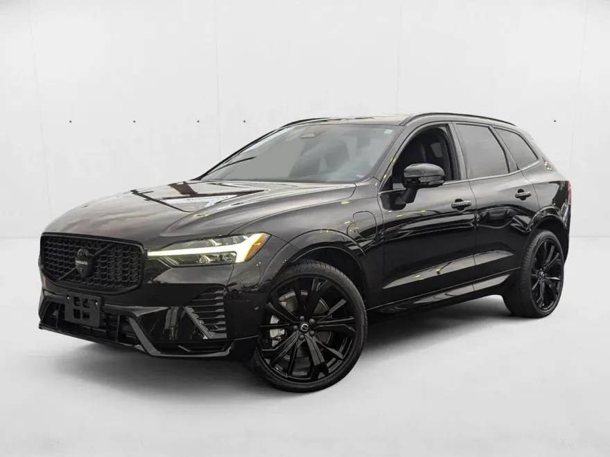 2024 Volvo XC60 Recharge Hybrid Ultimate Black Edition photo 1