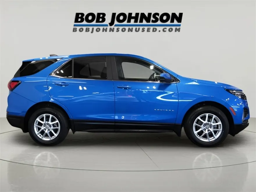 2024 Chevrolet Equinox LT photo 1