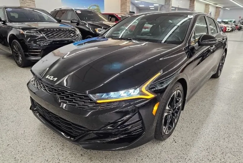 2022 Kia K5 GT-Line photo 1