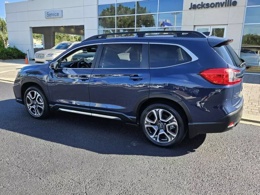 2025 Subaru Ascent Limited photo 1