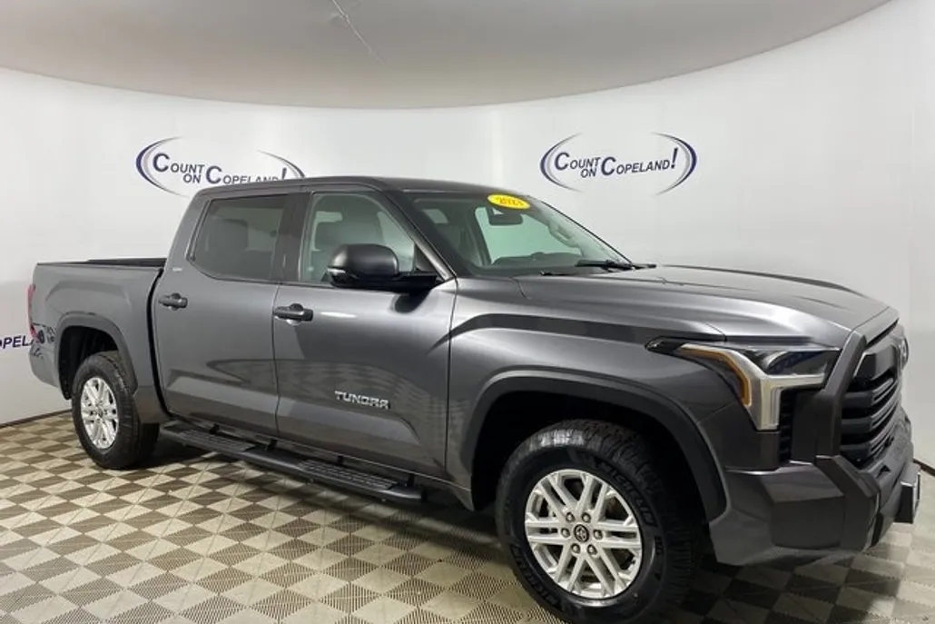 2023 Toyota Tundra SR5 photo 1
