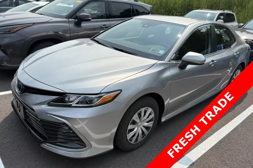 2024 Toyota Camry Hybrid LE photo 1