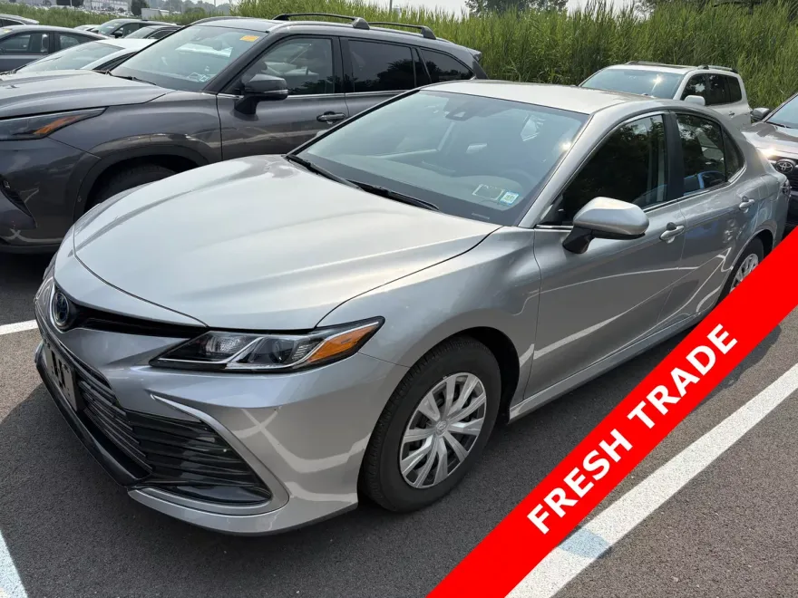 2024 Toyota Camry Hybrid LE photo 1
