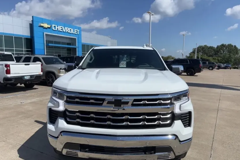 2024 Chevrolet Silverado 1500 LTZ photo 1