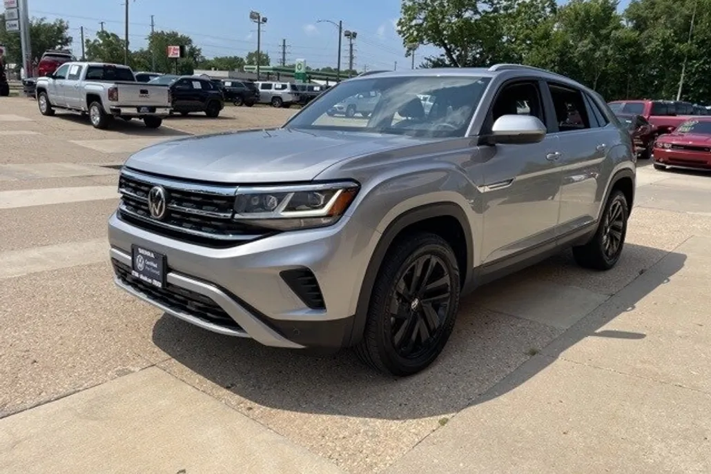 2022 Volkswagen Atlas Cross Sport V6 SE Technology photo 1