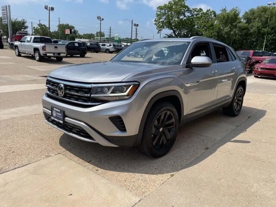 2022 Volkswagen Atlas Cross Sport V6 SE Technology photo 1