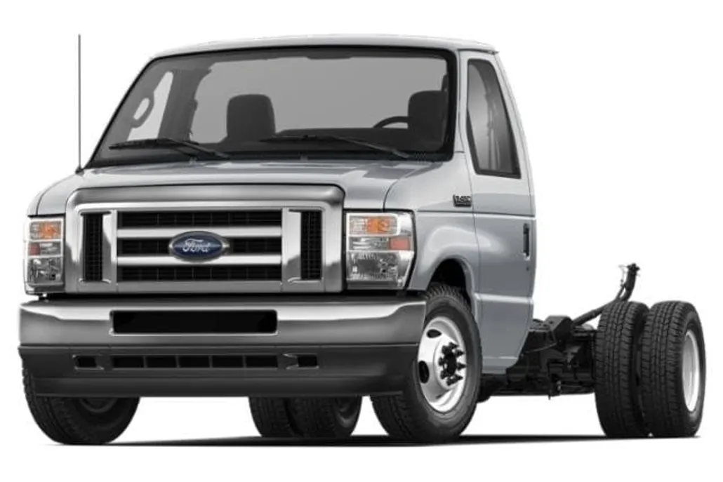 2026 Ford E-450 Cutaway photo 1