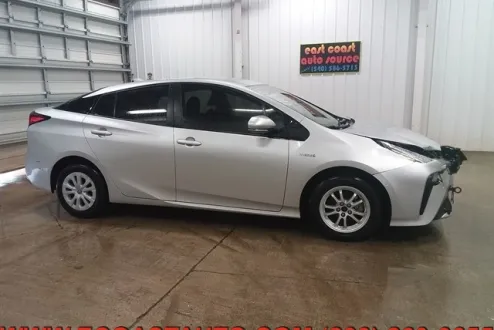 2019 Toyota Prius L Eco photo 2