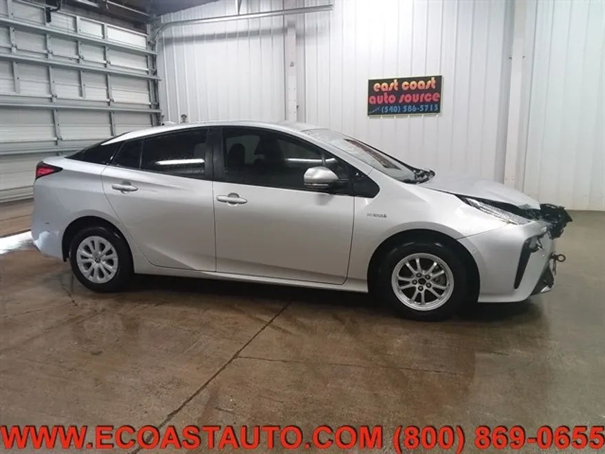 2019 Toyota Prius L Eco photo 2