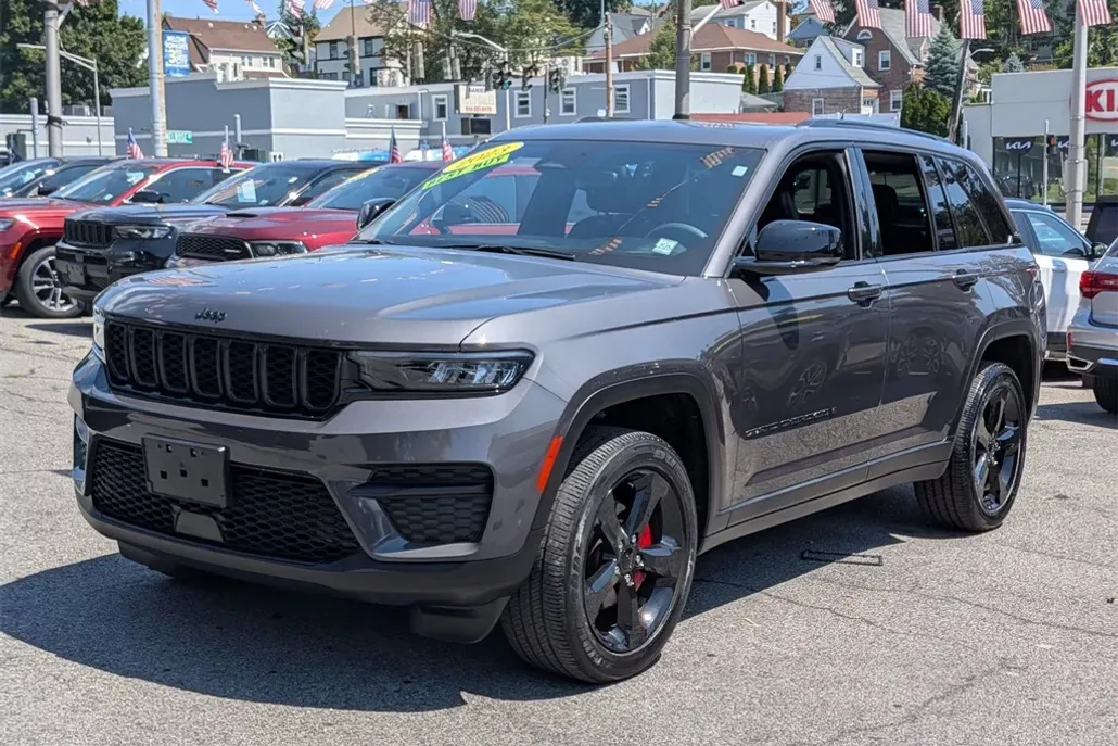 2023 Jeep Grand Cherokee Altitude photo 1