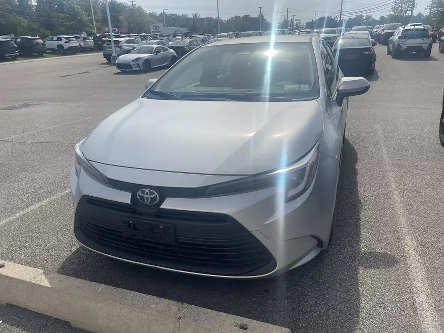 2024 Toyota Corolla Hybrid LE photo 1