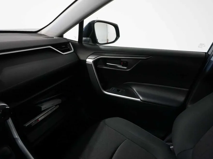 2023 Toyota RAV4 XLE photo 19
