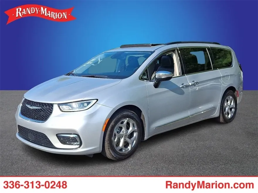 2023 Chrysler Pacifica Limited photo 1