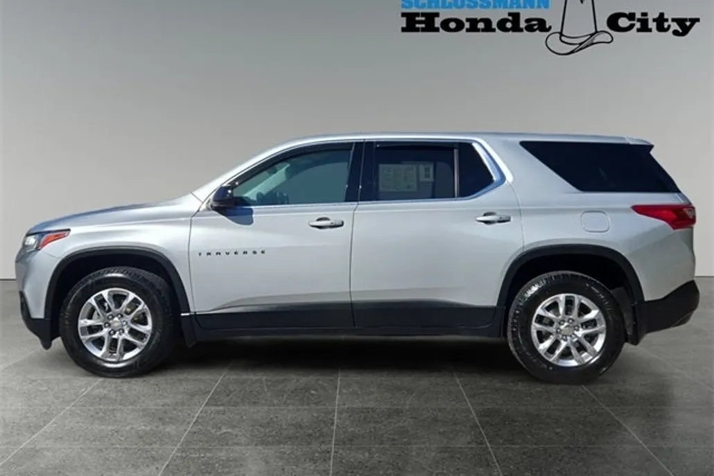 2019 Chevrolet Traverse LS photo 1