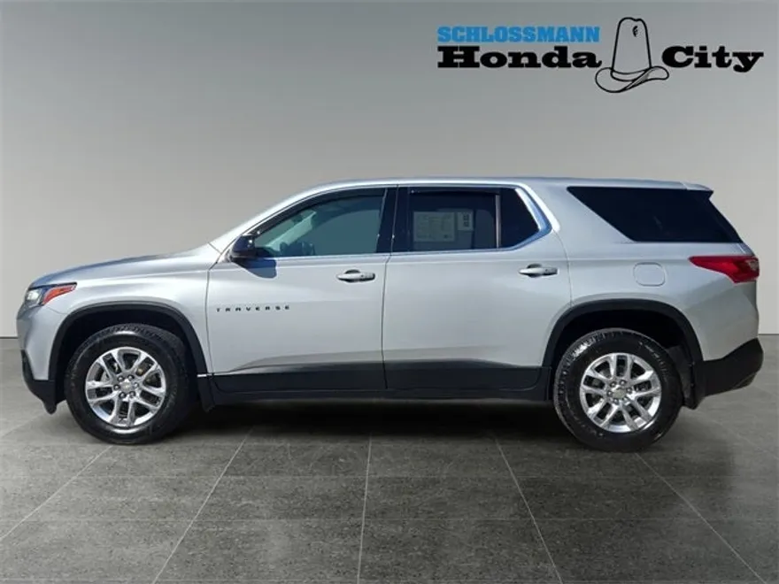 2019 Chevrolet Traverse LS photo 1