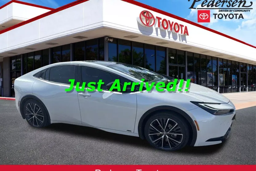 2023 Toyota Prius Limited photo 1