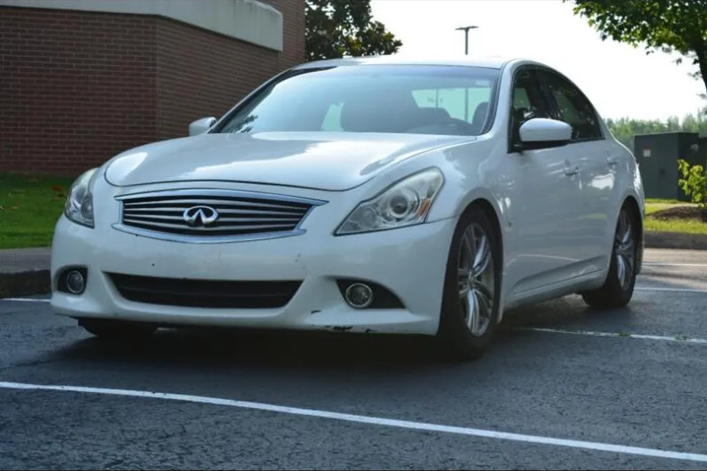 2015 Infiniti Q40 photo 1