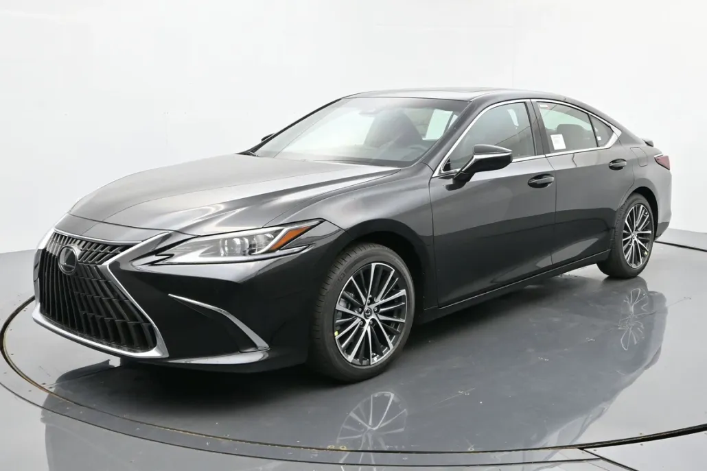 2025 Lexus ES 300h photo 1
