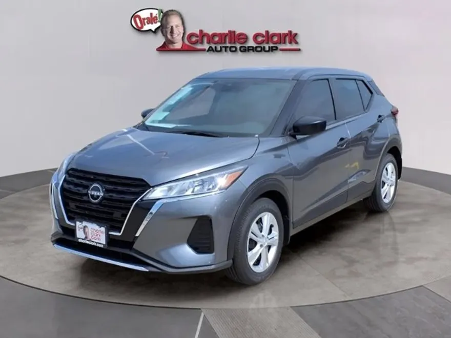 2025 Nissan Kicks Play S photo 1