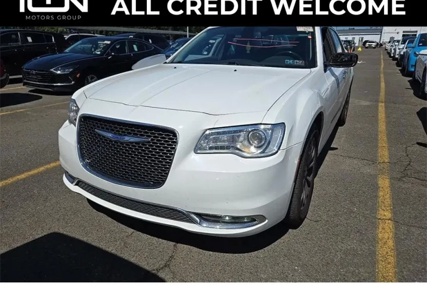 2019 Chrysler 300 Limited photo 1