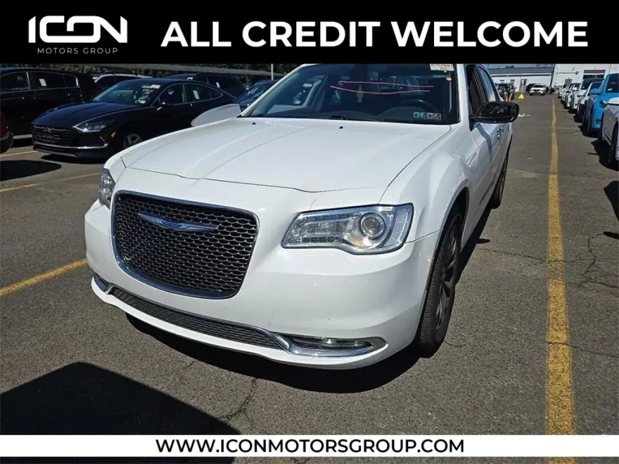 2019 Chrysler 300 Limited photo 1