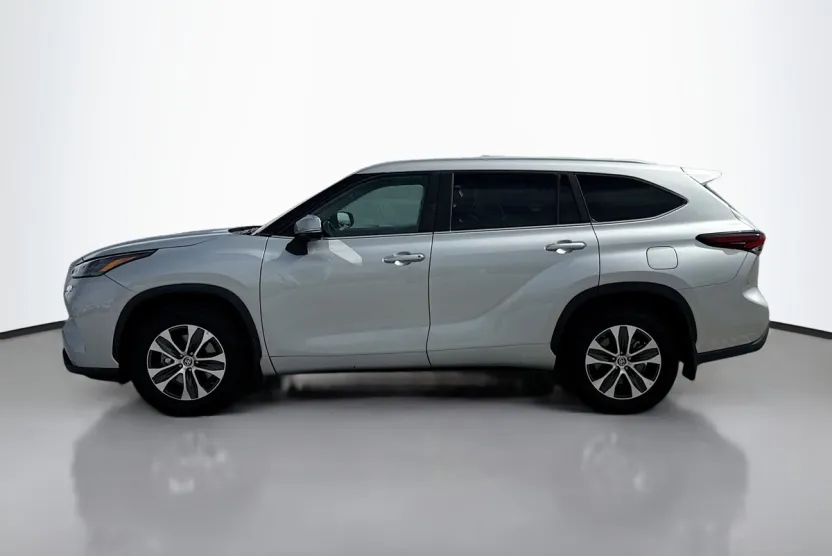 2024 Toyota Highlander XLE photo 1