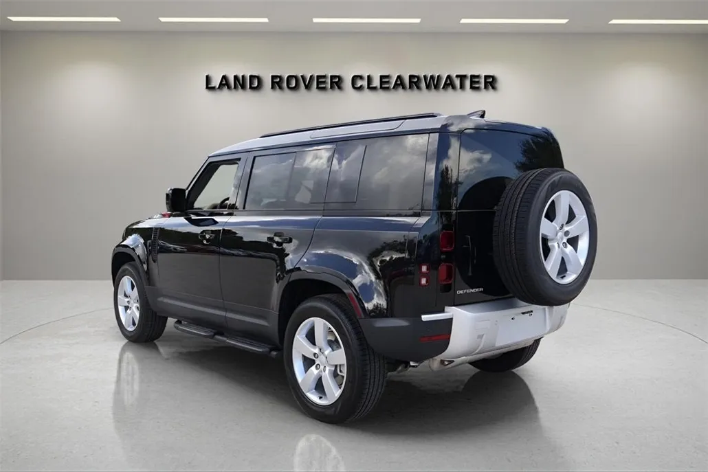 2025 Land Rover Defender 110 S photo 1
