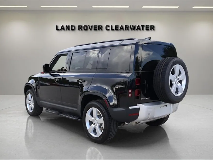 2025 Land Rover Defender 110 S photo 1