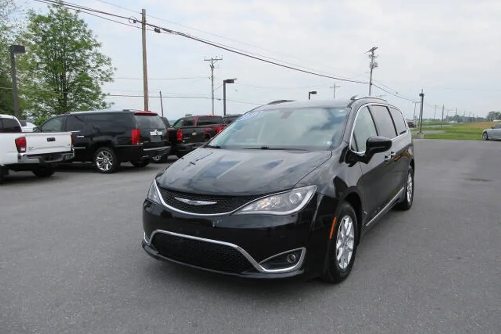 2020 Chrysler Pacifica Touring L photo 1